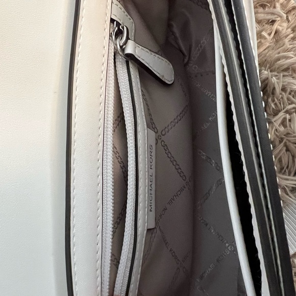 NWOT Michael Kors Mila Medium Leather Messenger Bag in Optic White - Picture 12 of 12